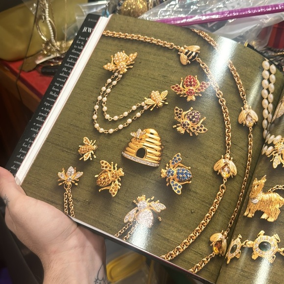 Vintage Joan Rivers Book Piece Pave Citrine Bumble Bee Brooch Pin - Picture 6 of 7